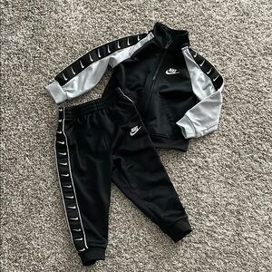 Nike Toddler Track suit 2 piece outfit